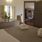 Theo House Sienne